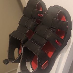 Black sandals for boys